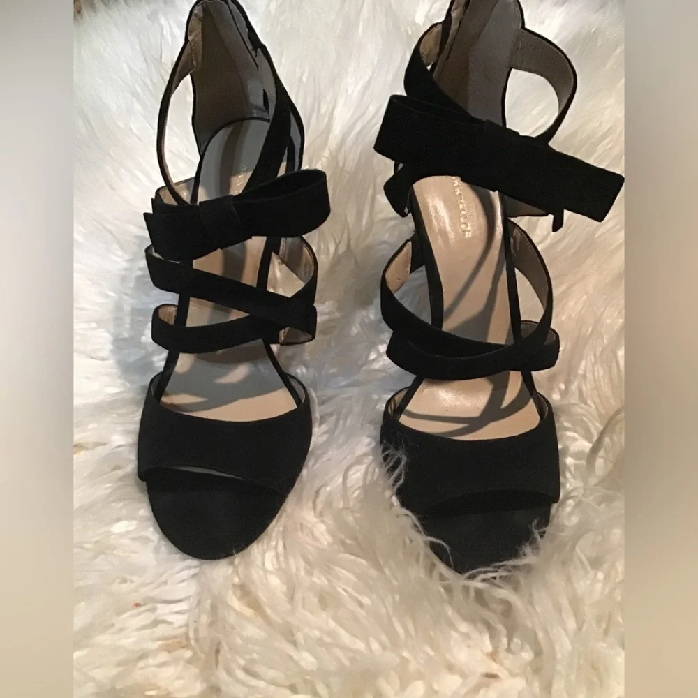 Women’s size 9 Ann Taylor Black 4 inch heels cc